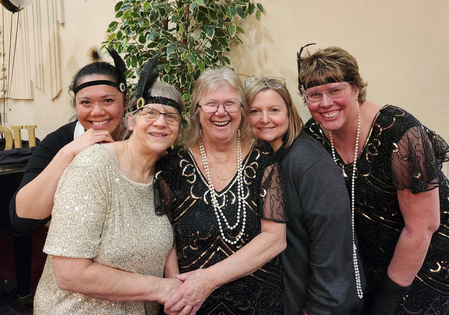 Horton Plaza dining staff serving a compassionate, home-style meal to a resident in Medford, OR
